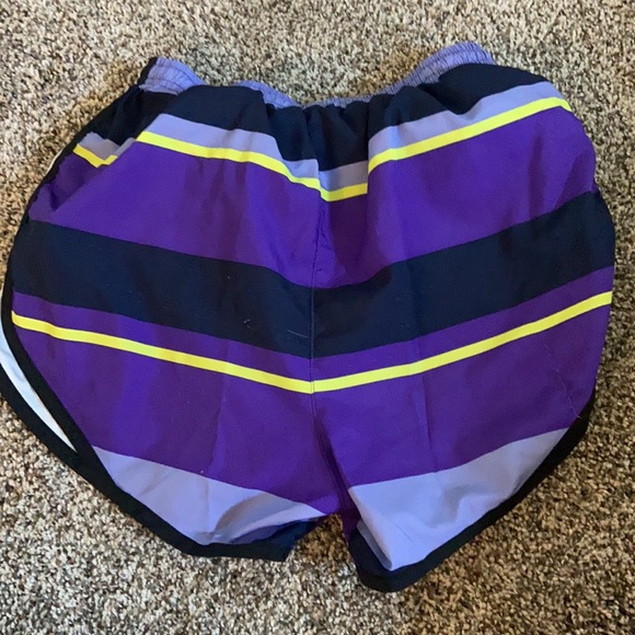 Nike running shorts - Picture 2 of 3